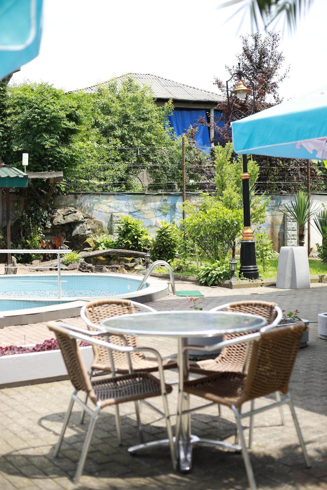 Green House Hotel 코불레티 외부 사진
