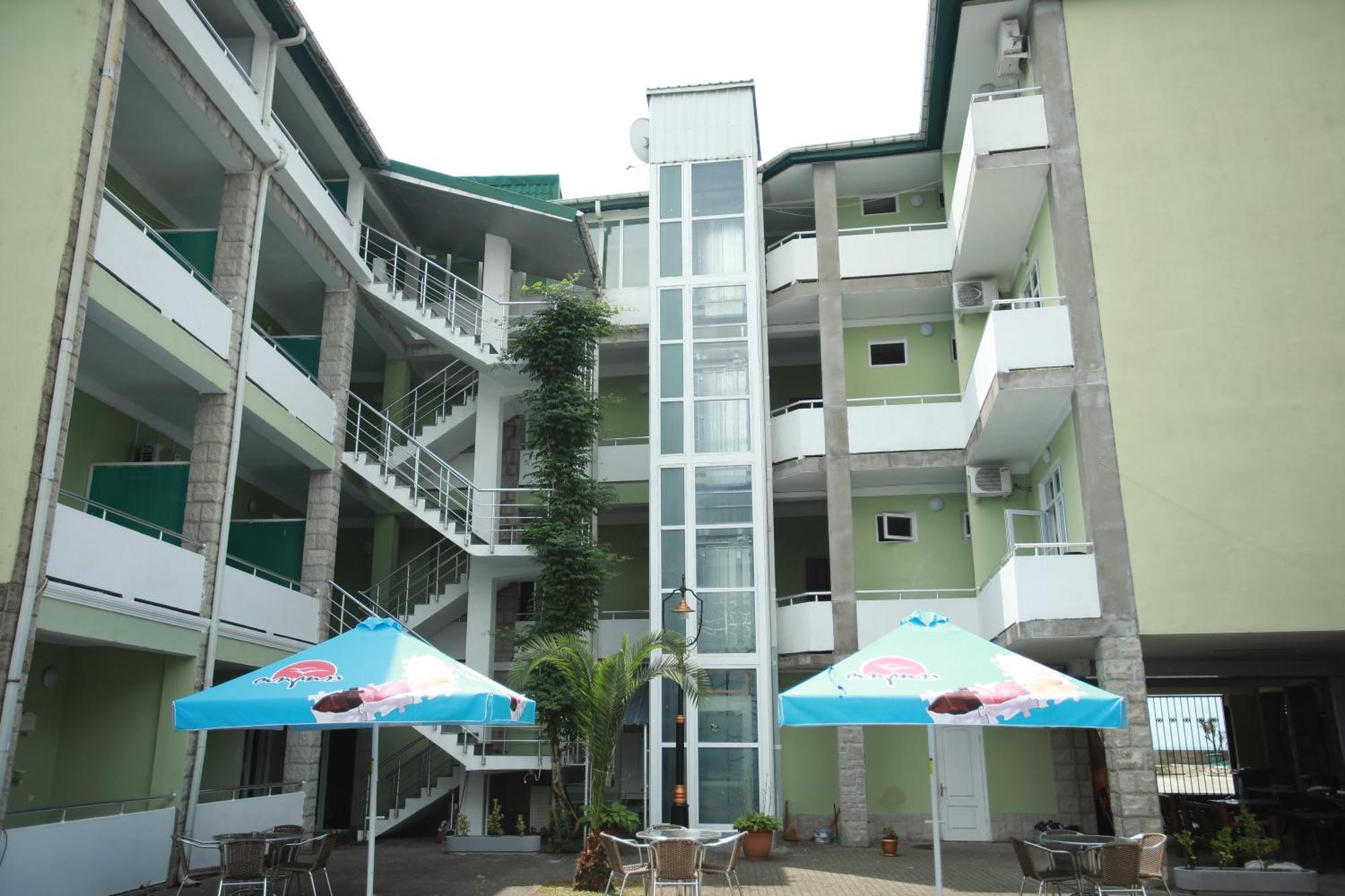 Green House Hotel 코불레티 외부 사진
